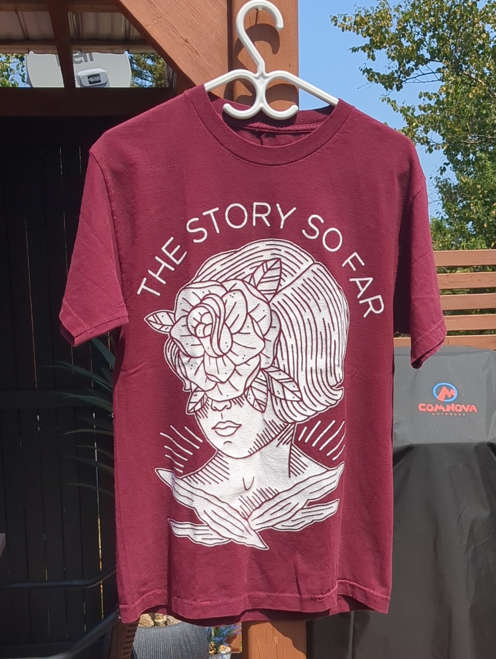 The Story So Far- Burgundy Graphic Tee Flower Face Playera MISSING TAG :( Size M